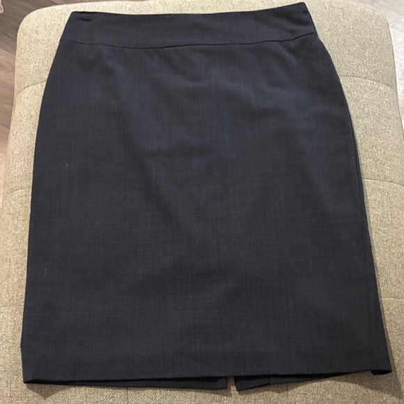 Banana Republic Dresses & Skirts - Banana Republic Charcoal Pencil Skirt